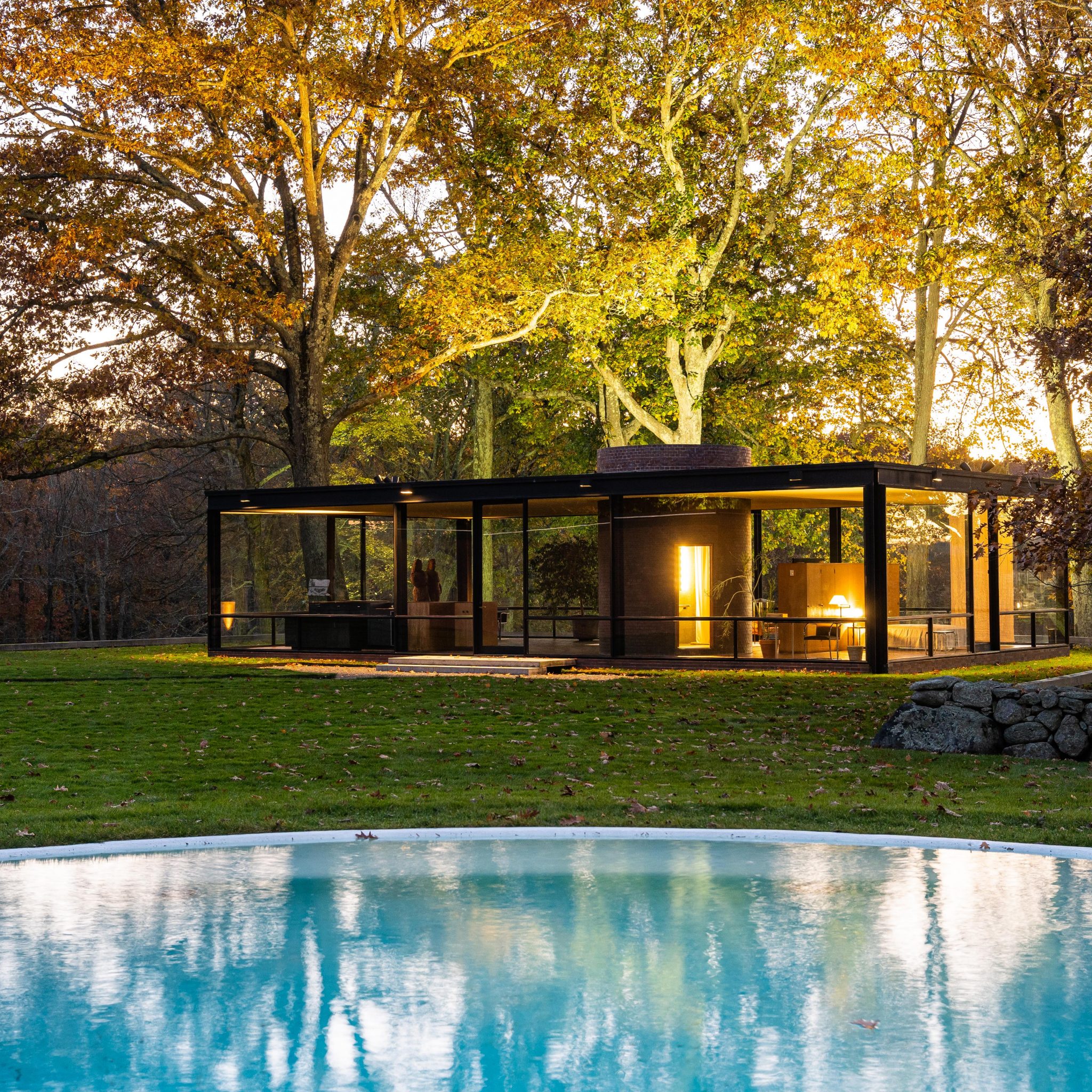 The Glass House Tour Season Opens New Canaan Chamber